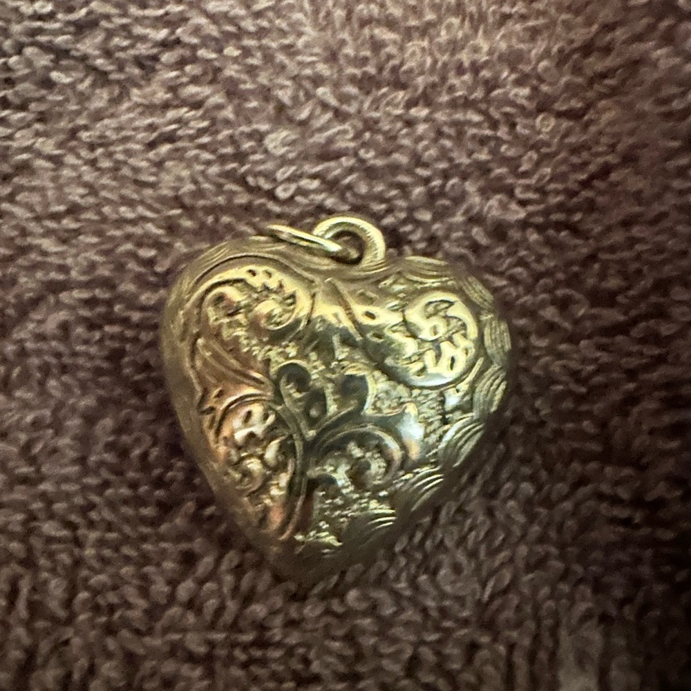 Vintage Silver Heart Pendant (unmarked, tested by appearance) .75”